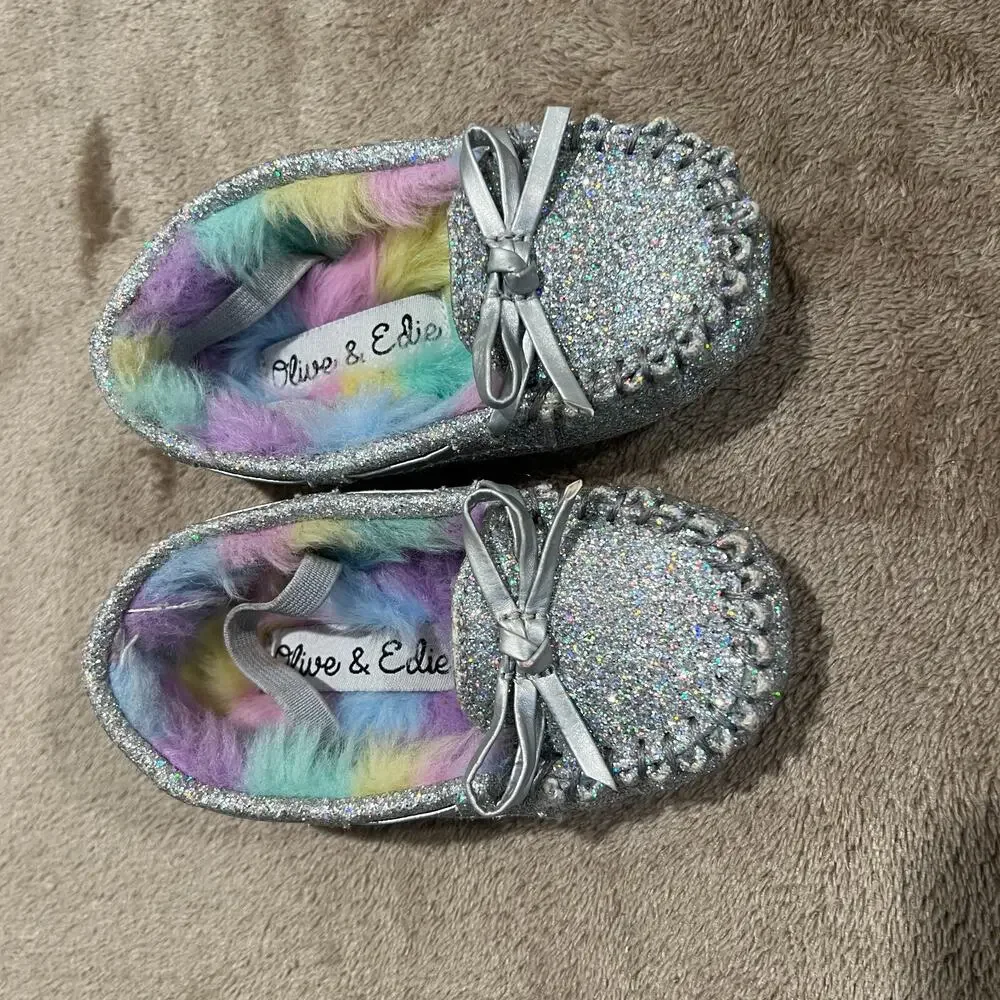 Olive & Edie Silver Glitter Moccasin Slippers, Faux Fur Lined Baby Girl's Size 5